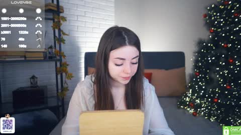Snapshot of rowenahallman chatting on 12/27/24, 03:53 Michelle online show from 12/27/24, 03:53