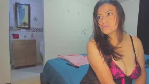 Snapshot of roxanasexy2025 chatting on 03/04/25, 12:44 roxanasexy2025 online show from 03/04/25, 12:44