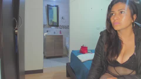 Snapshot of roxanasexy2025 chatting on 03/07/25, 12:01 roxanasexy2025 online show from 03/07/25, 12:01