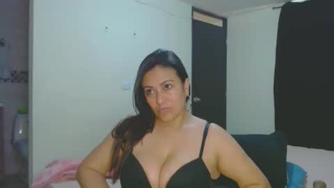 Snapshot of roxanasexy2025 chatting on 09/13/25, 03:23 roxanasexy2025 online show from 09/13/25, 03:23