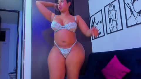 Snapshot of roxanasmiith chatting on 12/21/24, 06:19 Roxxx Thee Stallion online show from 12/21/24, 06:19