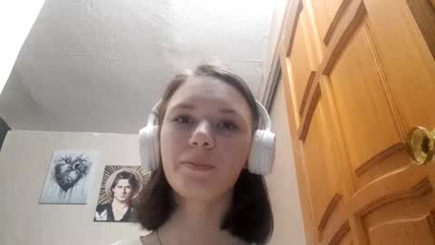 Snapshot of roxanavukovich chatting on 09/24/25, 03:26 Mia online show from 09/24/25, 03:26