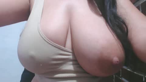 Snapshot of roxanbahottt chatting on 02/14/25, 11:42 roxxy online show from 02/14/25, 11:42