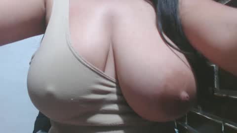 Snapshot of roxanbahottt chatting on 02/25/25, 10:58 roxxy online show from 02/25/25, 10:58