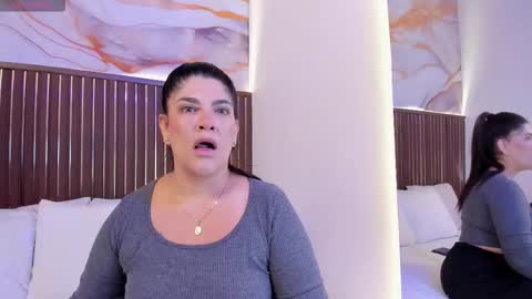 Roxie  online show from 10/10/25, 11:42