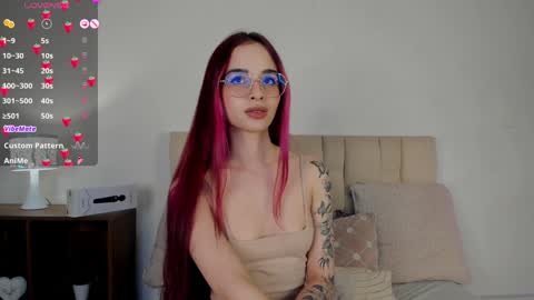 Snapshot of roxxy_mora chatting on 12/28/24, 12:57 Roxxy online show from 12/28/24, 12:57