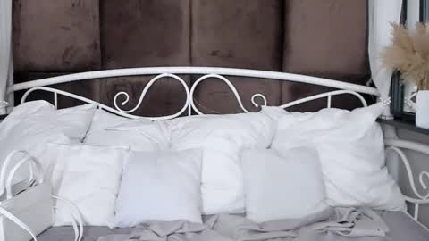 Snapshot of roxy_kisss chatting on 10/21/25, 10:27 Roxy online show from 10/21/25, 10:27