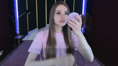 Snapshot of roxy_kisss chatting on 11/21/25, 10:47 Roxy online show from 11/21/25, 10:47