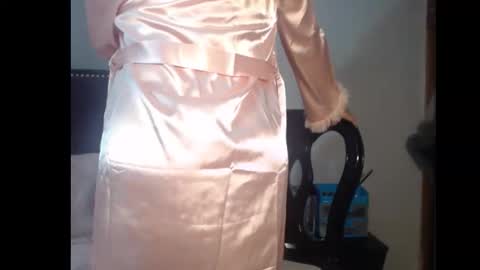 Snapshot of roxy_love21 chatting on 10/10/25, 11:26 Rox online show from 10/10/25, 11:26