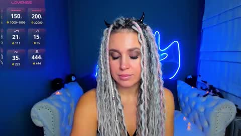 Roxy online show from 10/31/25, 01:28