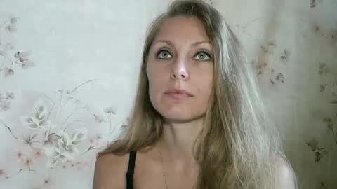 Snapshot of roxyfox18x01 chatting on 10/15/25, 07:30 roxyfox18x01 online show from 10/15/25, 07:30