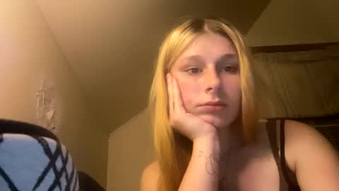 Snapshot of roxyisme chatting on 09/15/25, 08:36 roxyisme online show from 09/15/25, 08:36