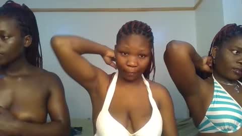 Snapshot of royal_goddes chatting on 10/11/25, 09:30 goddes online show from 10/11/25, 09:30