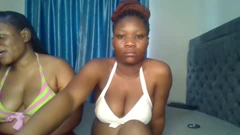 Snapshot of royal_goddes chatting on 10/20/25, 11:21 goddes online show from 10/20/25, 11:21