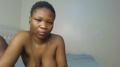 Snapshot of royal_goddes chatting on 11/12/25, 01:06 goddes online show from 11/12/25, 01:06