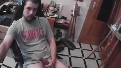 Snapshot of royer04 chatting on 10/16/25, 02:18 royer04 online show from 10/16/25, 02:18