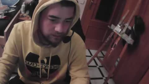 Snapshot of royer04 chatting on 11/16/25, 03:23 royer04 online show from 11/16/25, 03:23