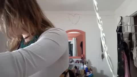 Snapshot of rraineonme chatting on 11/25/25, 02:11 rraineonme online show from 11/25/25, 02:11