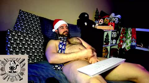 Snapshot of rubenator69 chatting on 12/25/24, 02:46 Ruben online show from 12/25/24, 02:46