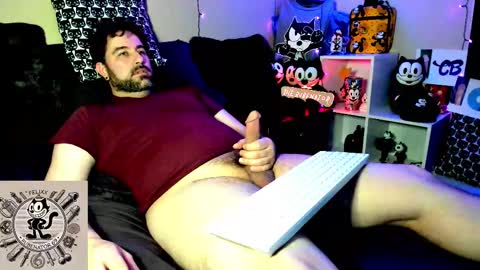 Snapshot of rubenator69 chatting on 11/22/25, 03:00 Ruben online show from 11/22/25, 03:00