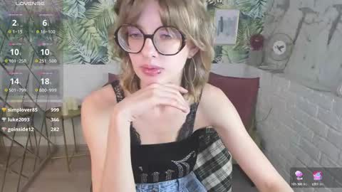 Snapshot of rubytwinkle chatting on 01/24/25, 02:39 Ruby online show from 01/24/25, 02:39