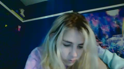 rubyy_nicolee online show from 11/17/25, 03:40