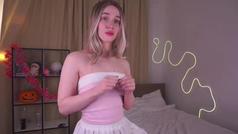 Eva online show from 11/24/25, 11:48