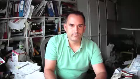 Snapshot of runner1978 chatting on 10/16/25, 04:19 runner1978 online show from 10/16/25, 04:19