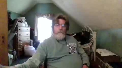 Snapshot of runningaround60 chatting on 10/10/25, 06:18 runningaround60 online show from 10/10/25, 06:18