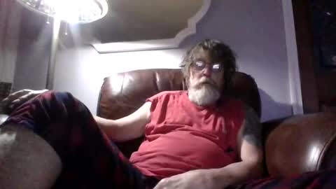 Snapshot of runningaround60 chatting on 10/15/25, 01:50 runningaround60 online show from 10/15/25, 01:50