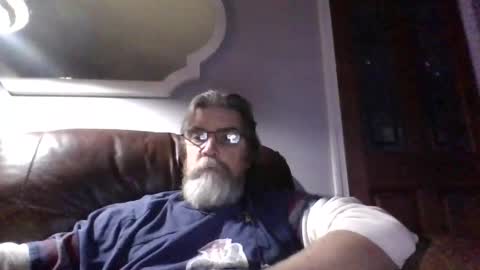 Snapshot of runningaround60 chatting on 10/30/25, 02:13 runningaround60 online show from 10/30/25, 02:13