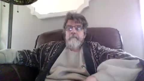 Snapshot of runningaround60 chatting on 11/19/25, 02:17 runningaround60 online show from 11/19/25, 02:17