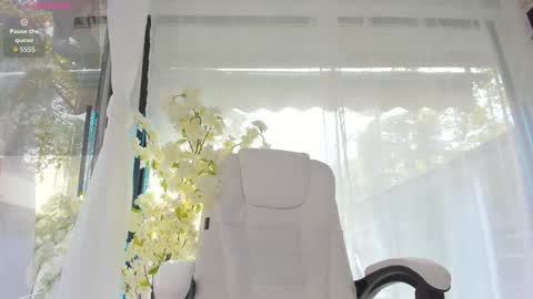 Snapshot of russian_ava chatting on 10/15/25, 08:03 Ava online show from 10/15/25, 08:03