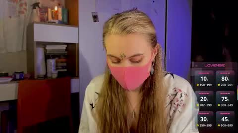 Snapshot of russian_sexy_girl5 chatting on 11/07/25, 08:42 Mary online show from 11/07/25, 08:42