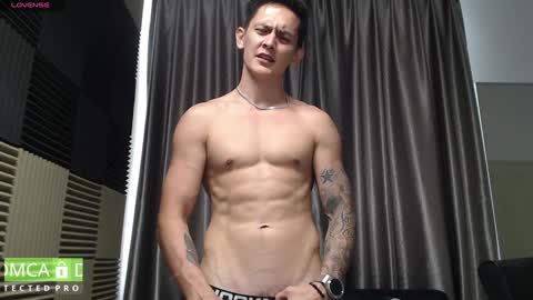 Snapshot of rustynf1tz chatting on 01/17/25, 04:28 MillionDollarGuy online show from 01/17/25, 04:28