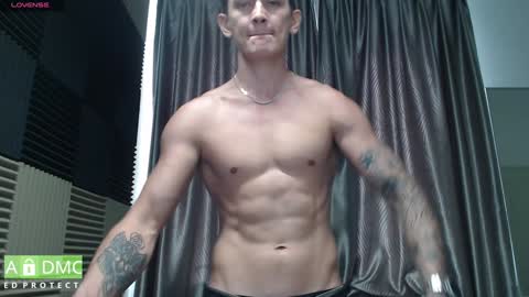 Snapshot of rustynf1tz chatting on 01/21/25, 03:04 MillionDollarGuy online show from 01/21/25, 03:04