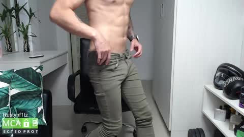 Snapshot of rustynf1tz chatting on 02/08/25, 11:01 MillionDollarGuy online show from 02/08/25, 11:01