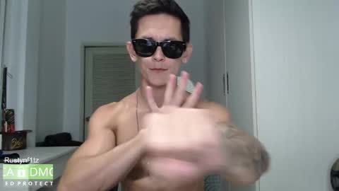 Snapshot of rustynf1tz chatting on 09/18/25, 06:43 MillionDollarGuy online show from 09/18/25, 06:43