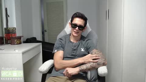 Snapshot of rustynf1tz chatting on 10/03/25, 03:58 MillionDollarGuy online show from 10/03/25, 03:58