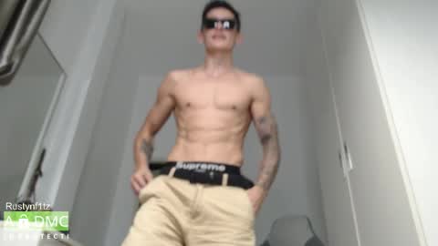 Snapshot of rustynf1tz chatting on 10/11/25, 04:27 MillionDollarGuy online show from 10/11/25, 04:27