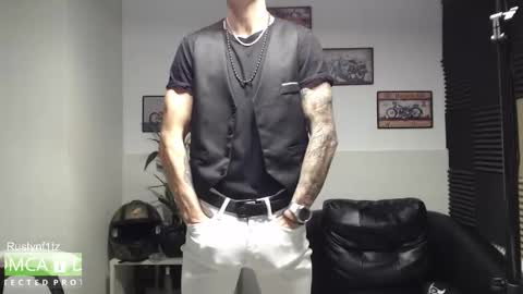 Snapshot of rustynf1tz chatting on 10/30/25, 08:27 MillionDollarGuy online show from 10/30/25, 08:27