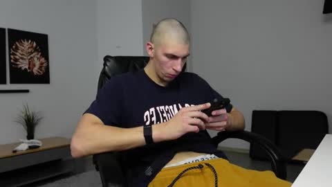 RYAN DOZER online show from 10/30/25, 08:16