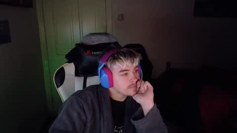 ryanisntgay794 online show from 12/29/24, 06:03