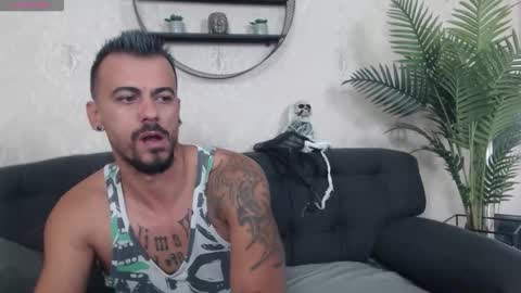 Snapshot of ryanvibe chatting on 10/15/25, 12:05 Ryan online show from 10/15/25, 12:05