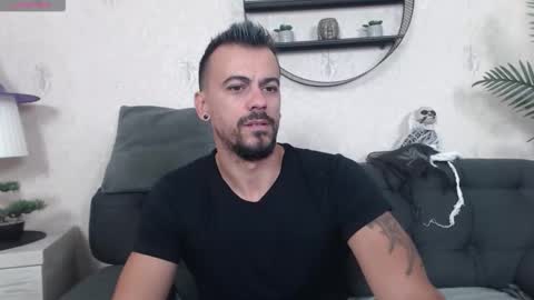 Snapshot of ryanvibe chatting on 10/16/25, 11:22 Ryan online show from 10/16/25, 11:22