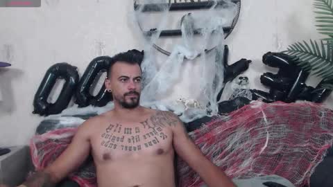 Snapshot of ryanvibe chatting on 10/18/25, 11:33 Ryan online show from 10/18/25, 11:33