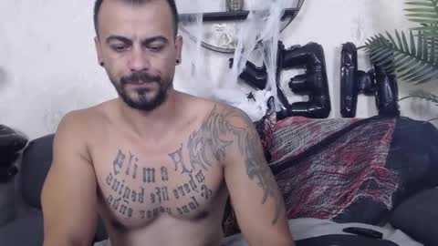 Snapshot of ryanvibe chatting on 10/23/25, 11:42 Ryan online show from 10/23/25, 11:42