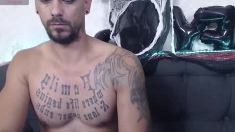 Snapshot of ryanvibe chatting on 10/28/25, 05:26 Ryan online show from 10/28/25, 05:26