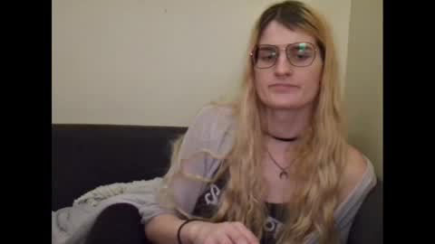 Snapshot of ryn_michele chatting on 01/03/25, 01:27 Ryn Michele online show from 01/03/25, 01:27
