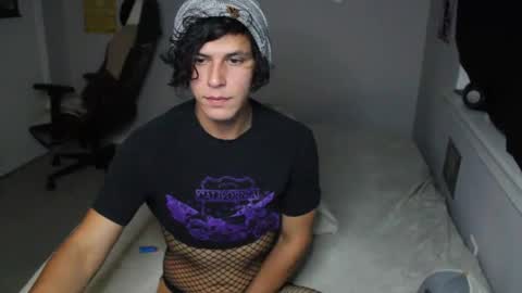 Snapshot of ryot35 chatting on 10/01/25, 01:33 Ryot3 online show from 10/01/25, 01:33